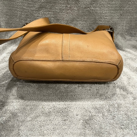 Vintage coach 9326 slim legacy hobo duffle tan crossbody - Picture 5 of 12